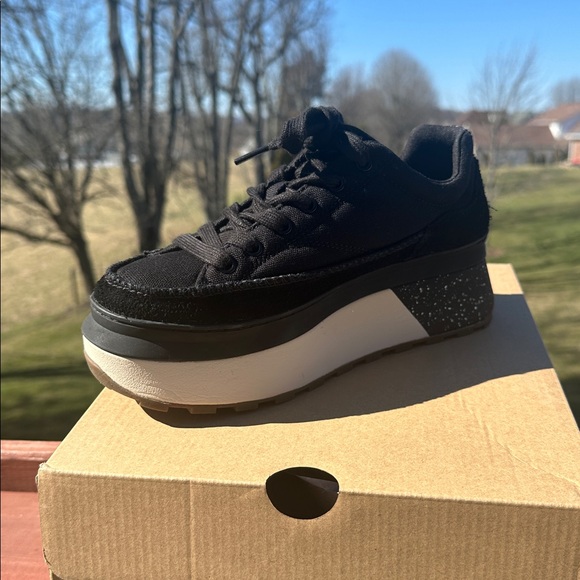 Ugg Womens Marin lace, black, 6.5 NIB - Picture 3 of 6